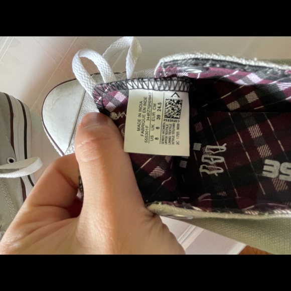 Converse - Picture 2 of 2